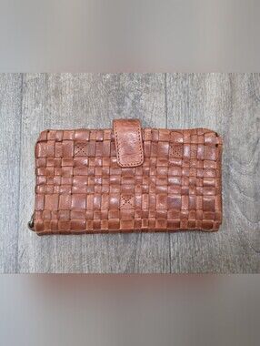 Vilenca Leather Woven Wallet/wristlet